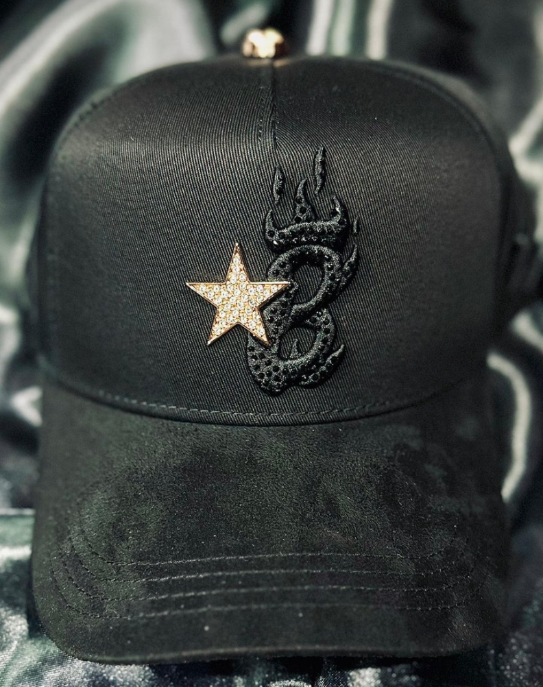 Why "BARBAS HATS" Are Taking Over? The Rise of Luxury Suede Caps ¿Por qué las gorras "BARBAS HATS" d